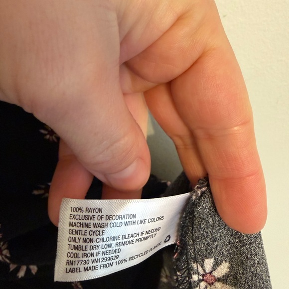 2/$15 Xhilaration Black Floral Cold Shoulder Keyhole Dress Size Small - Picture 7 of 9